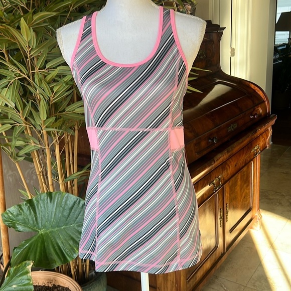 Tech Gear top Medium NWOT. Lined at top. Pink gray workout gear - Picture 8 of 12